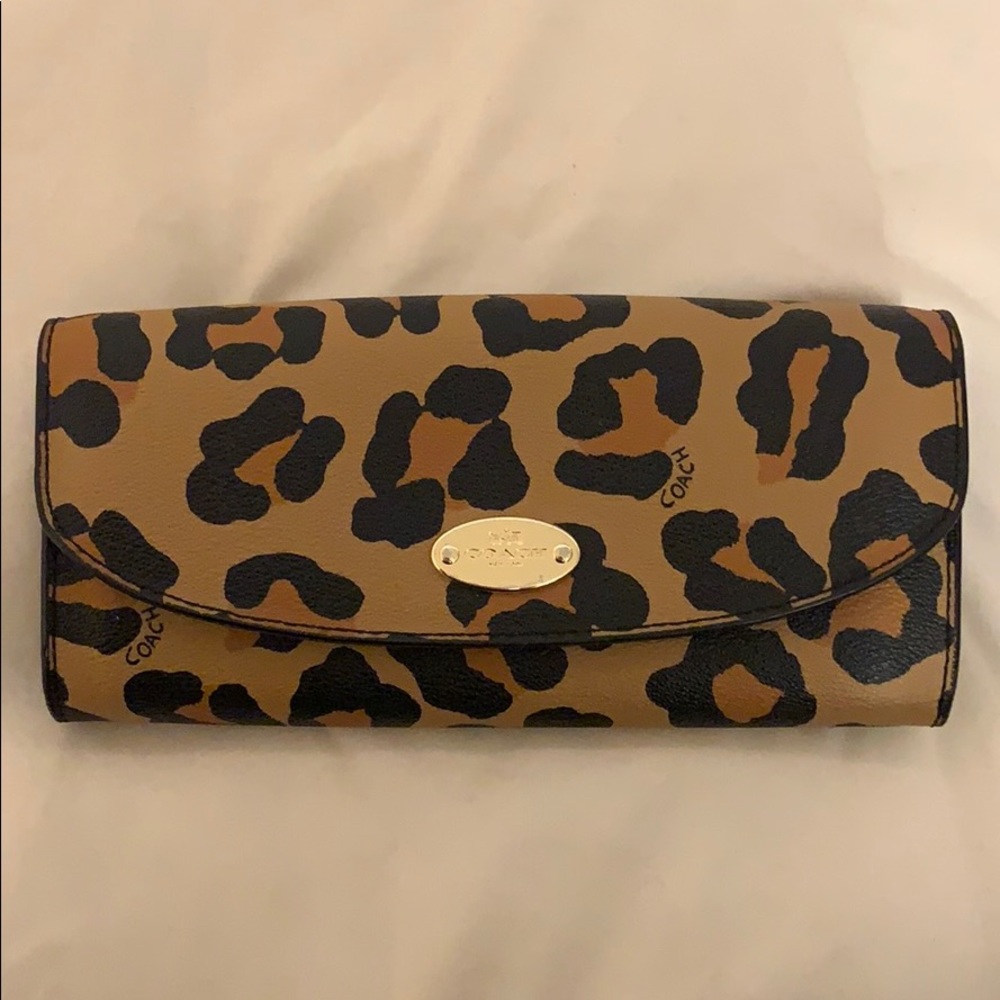 AUTHENTIC COACH Print wallet! 🐆